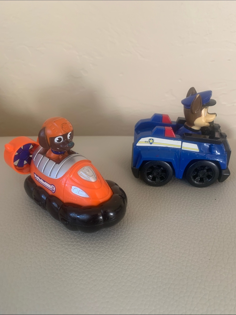 Paw Patrol Zuma in Hovercraft and Chase in Police Truck Action Figures Set